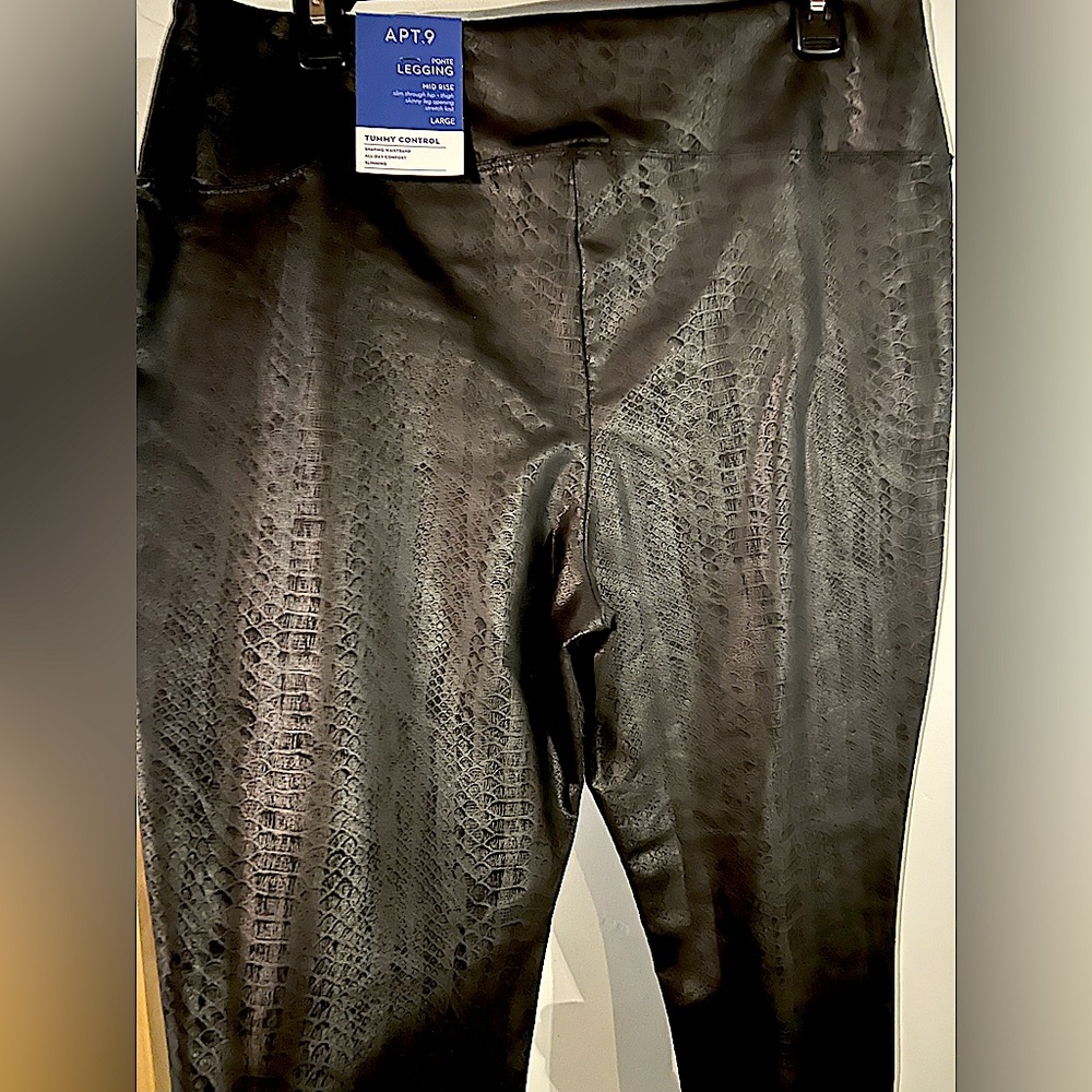 Apt 9 faux snake leggings size L NWT